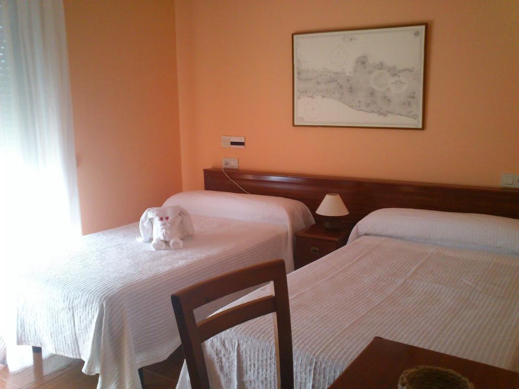 Hotel Brisamar Bañugues Quarto foto