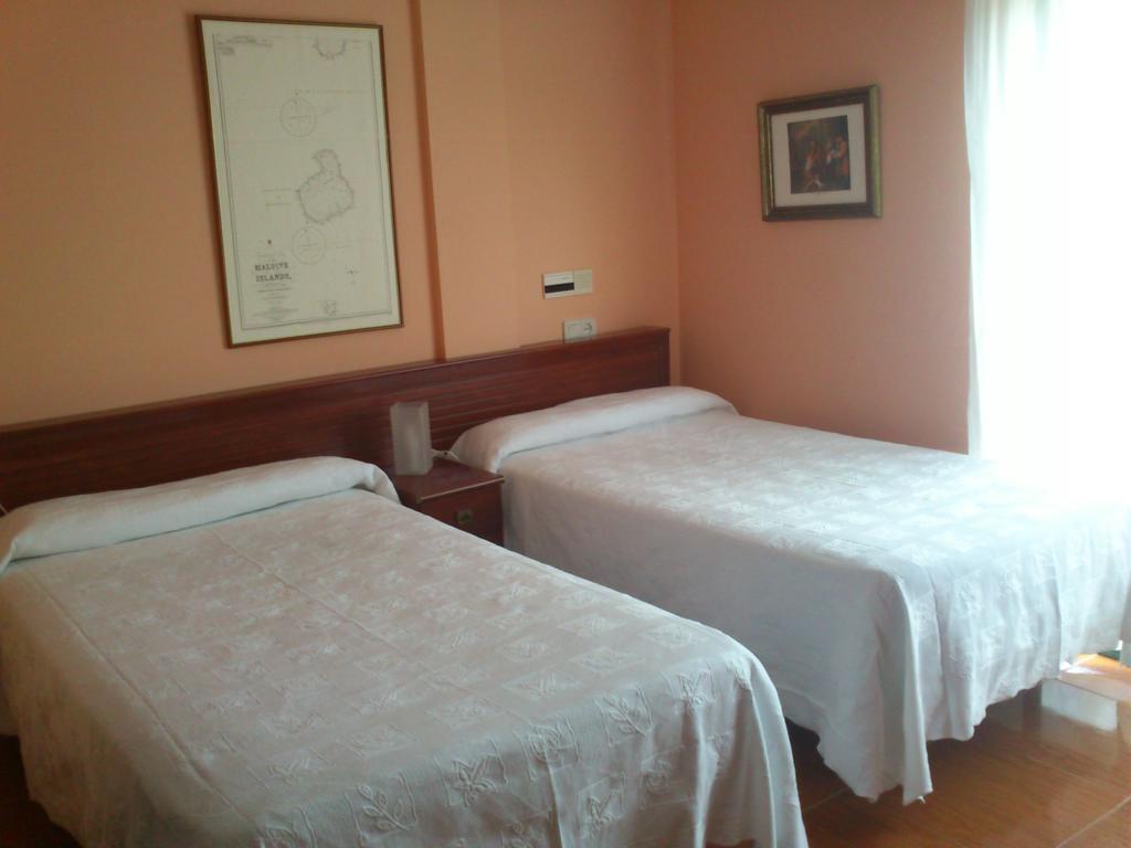 Hotel Brisamar Bañugues Quarto foto